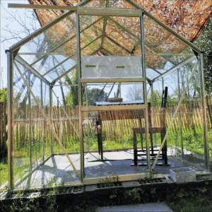 Cabine du téléphone du vent, mise en place par Hommages, en Gironde.