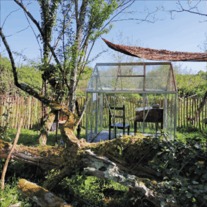 Cabine du téléphone du vent, mise en place par Hommages, en Gironde.